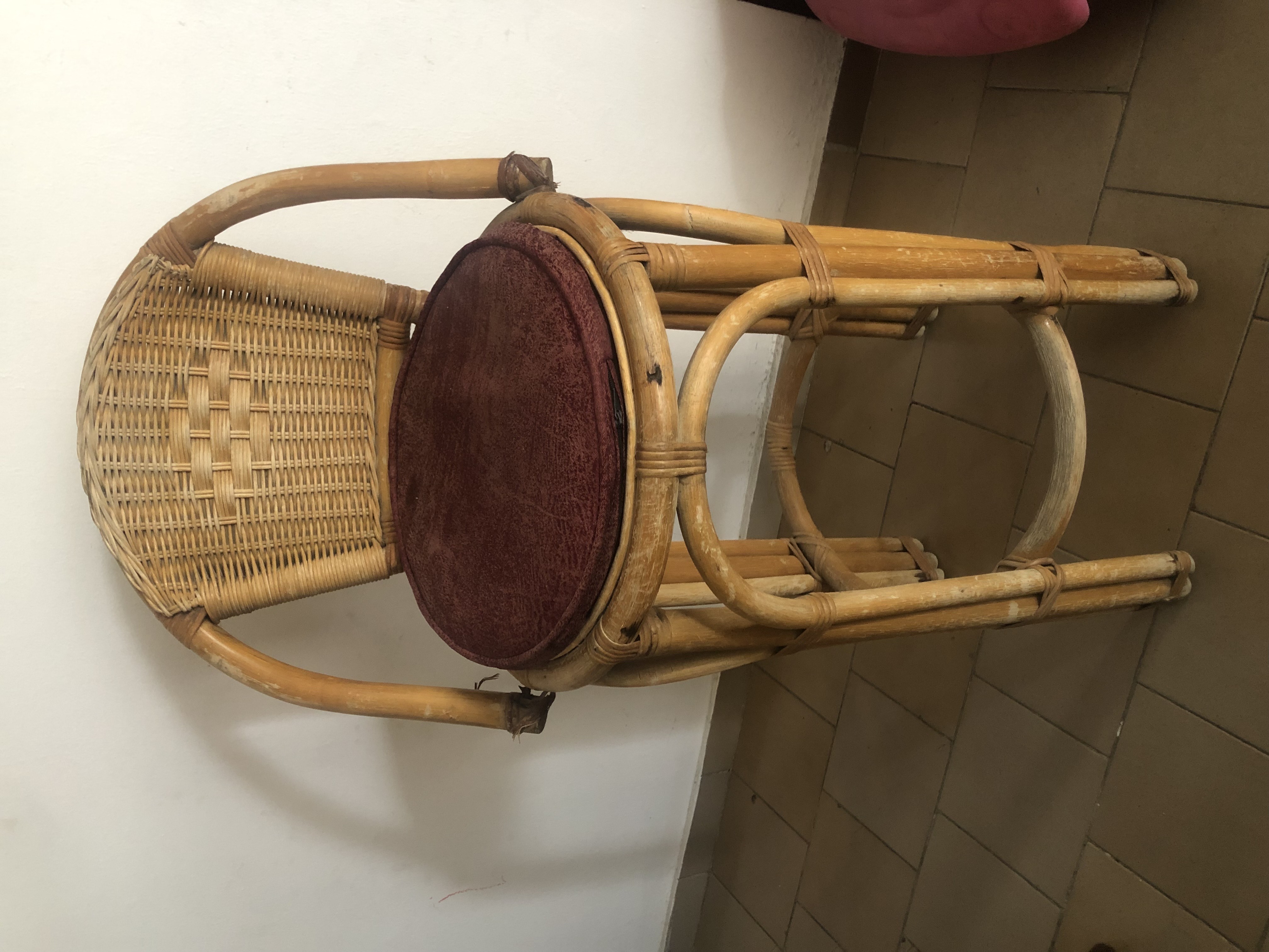 muebles y colchones - Silla alta en mimbre usada 1