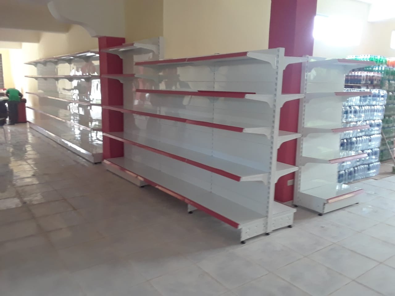 equipos profesionales - GONDOLAS Y ESTANTERIA PARA EXHIBIR MERCANCIAS. 1