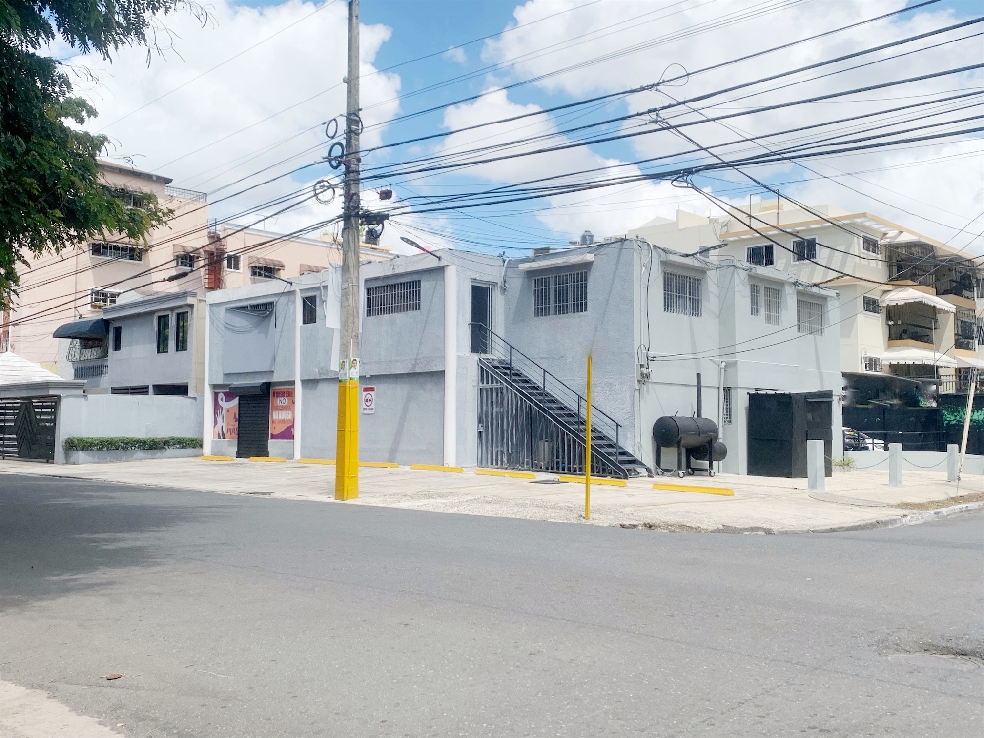 oficinas y locales comerciales - Local céntrico en el Millon  2