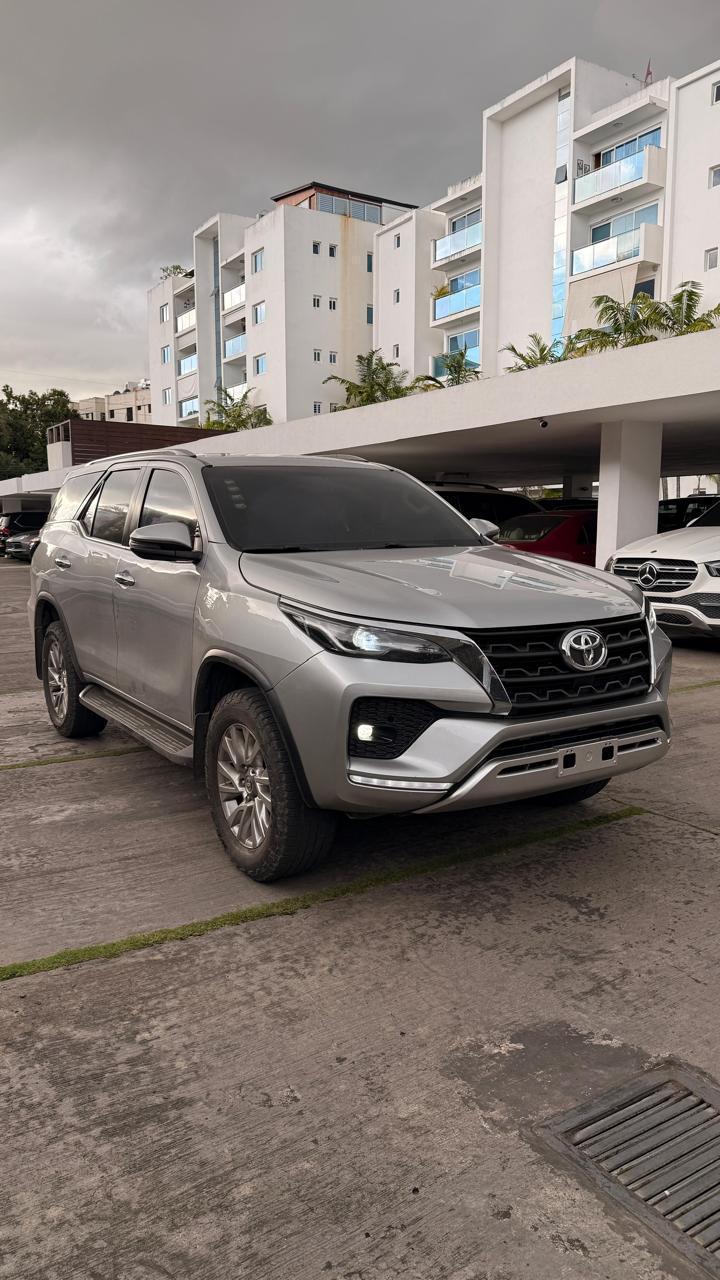 jeepetas y camionetas - Toyota fortuner 2022 0