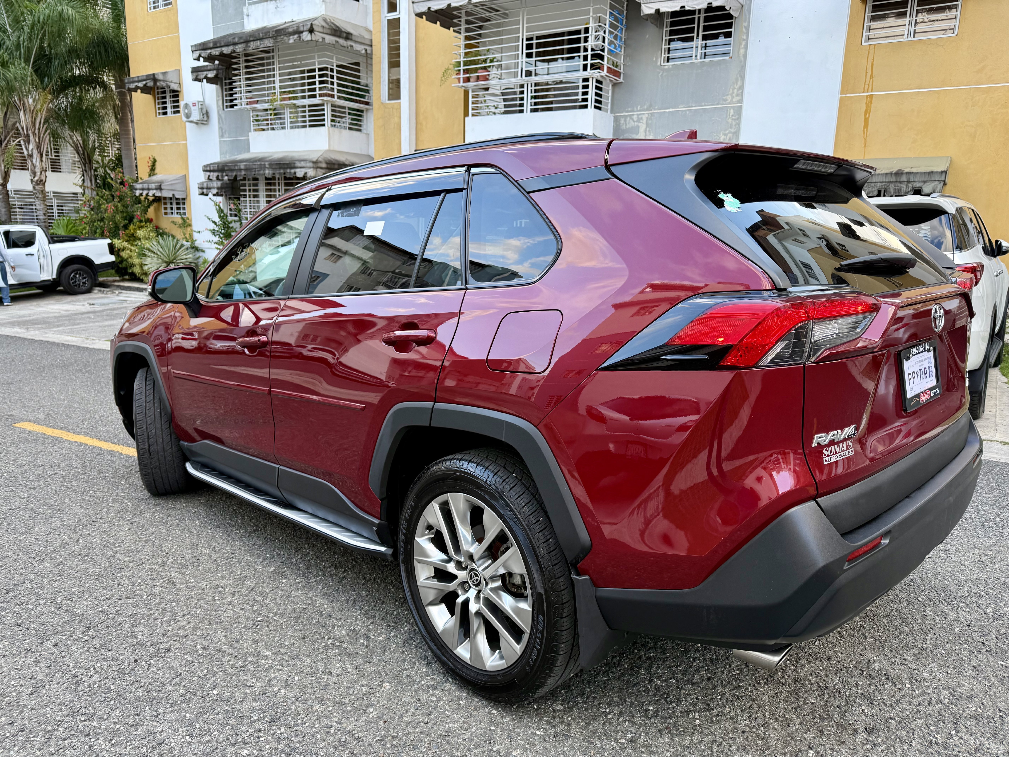 jeepetas y camionetas - Toyota Rav4 2021 XLE PREMIUM 4x4 1