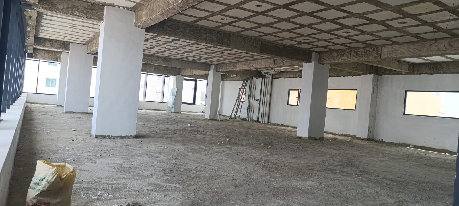 oficinas y locales comerciales - Mirador Sur, Excelente Local comercial/oficina, buena ubicación 0