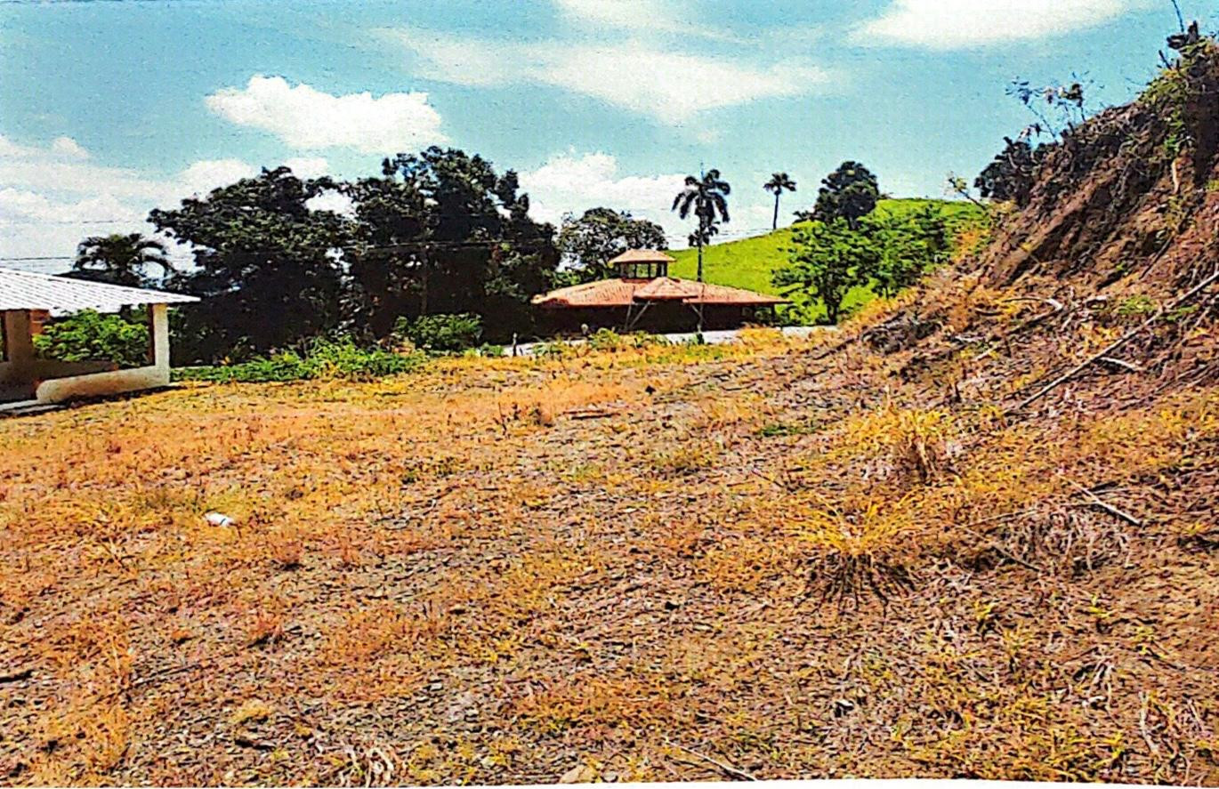 solares y terrenos -  Propiedad, solar con 2 mejoras