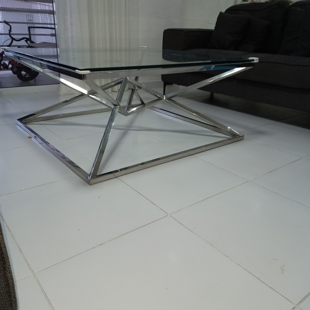 decoración y accesorios - Vendo mesa de centro y repisa plateada. 1