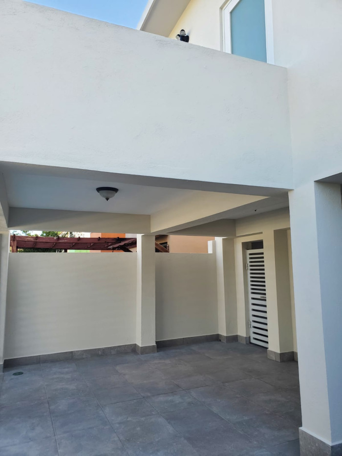 casas vacacionales y villas - VENTA DE CASA EN BAVARO PUNTA CANA 5