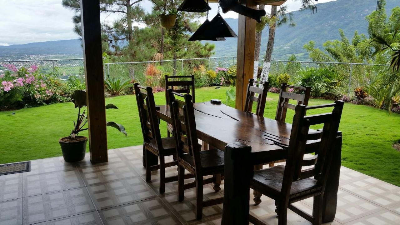 casas vacacionales y villas - Hermosa villa en Jarabacoa 2