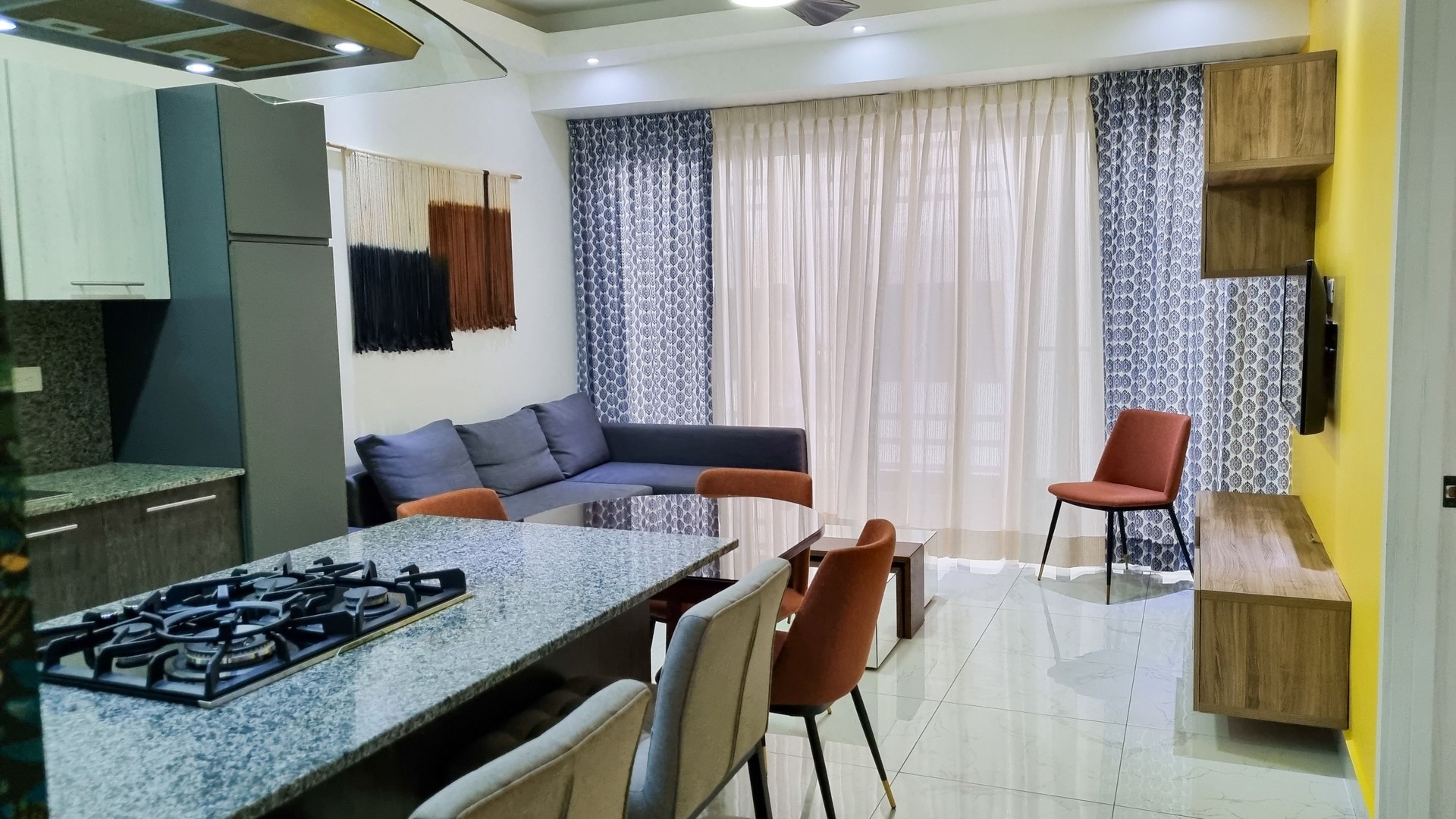 apartamentos - DISPONIBLE 
Evaristo Morales amueblado 1 habitacion 1.5 banos 1 parqueo 9