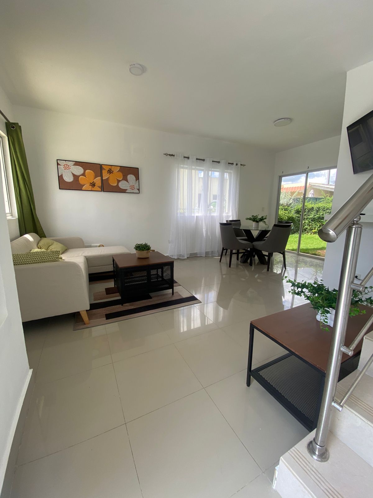 casas - Hermosa Town House en área Central (Ciudad Del Sol 9