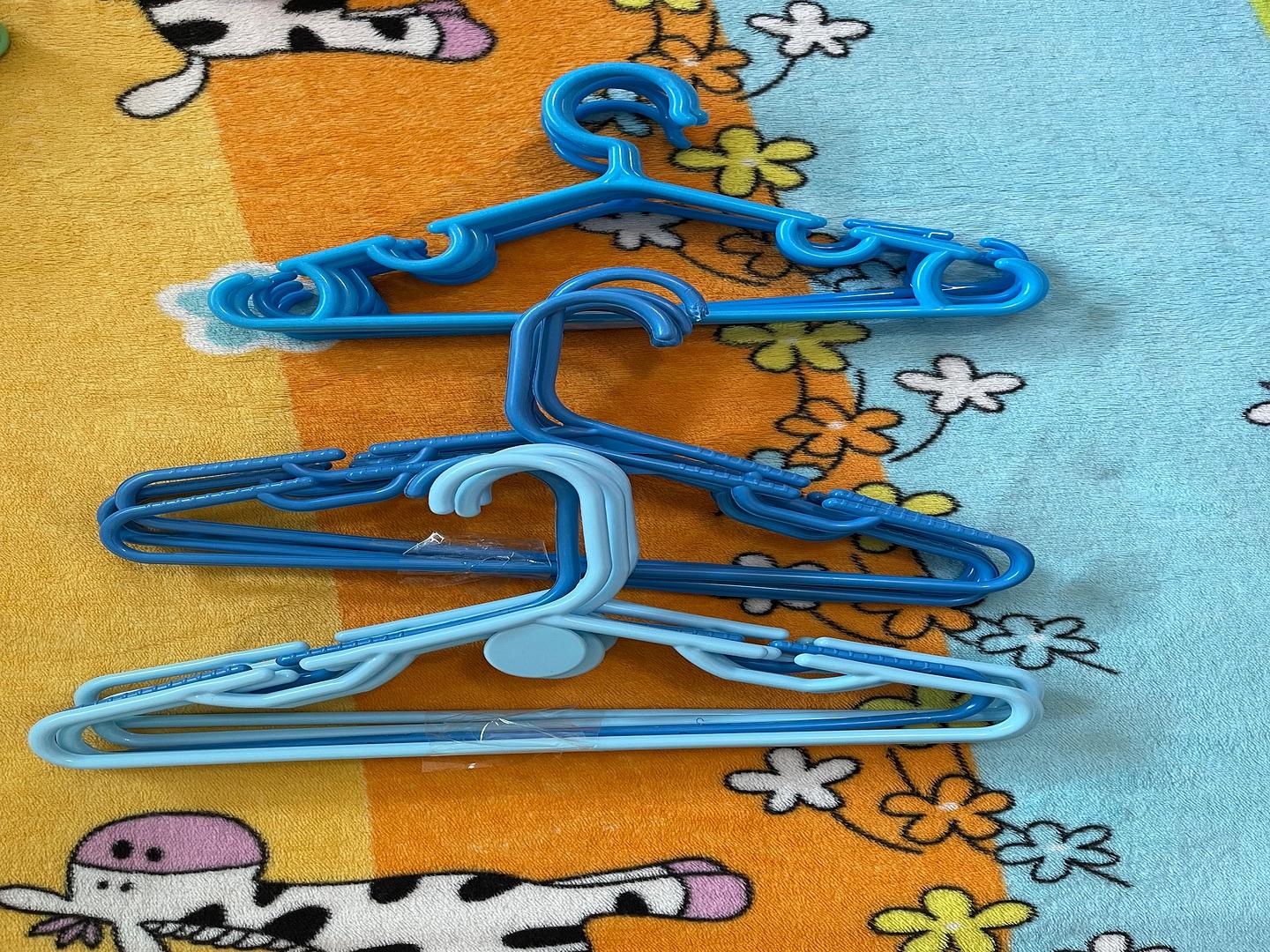 accesorios - Perchas 
todas por 800 pesos  1
