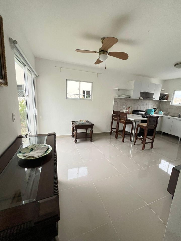 casas - Casa en Alquiler, 2habitac. amueblada. Punta Cana 5