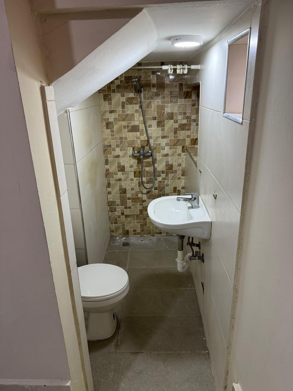 habitaciones y viviendas compartidas - APARTAESTUDIO AMUEBLADO ZONA UNIVERSITARIA - 829-288-1300 para mas informacion 8