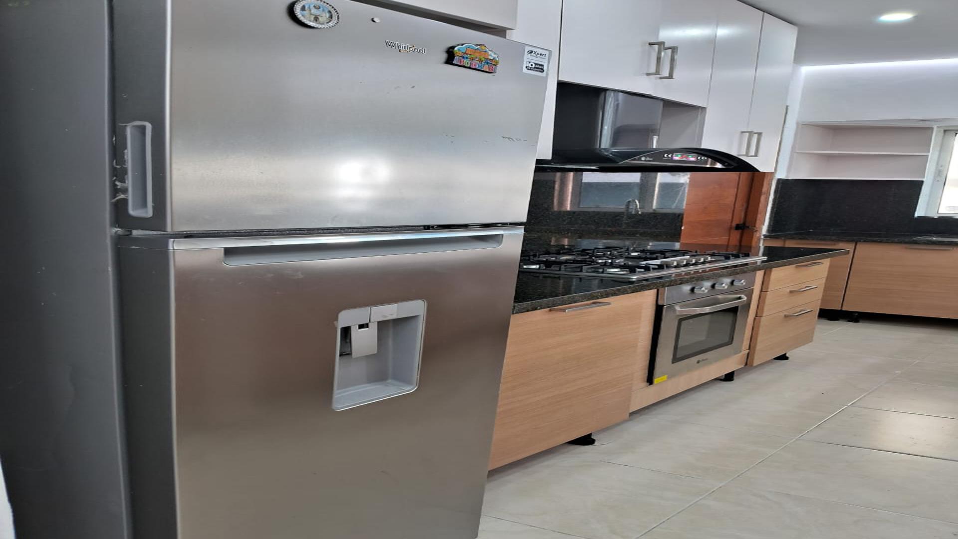 apartamentos - En venta apartamento remodelado de 3 habitaciones y Estar en Serralles DN 6
