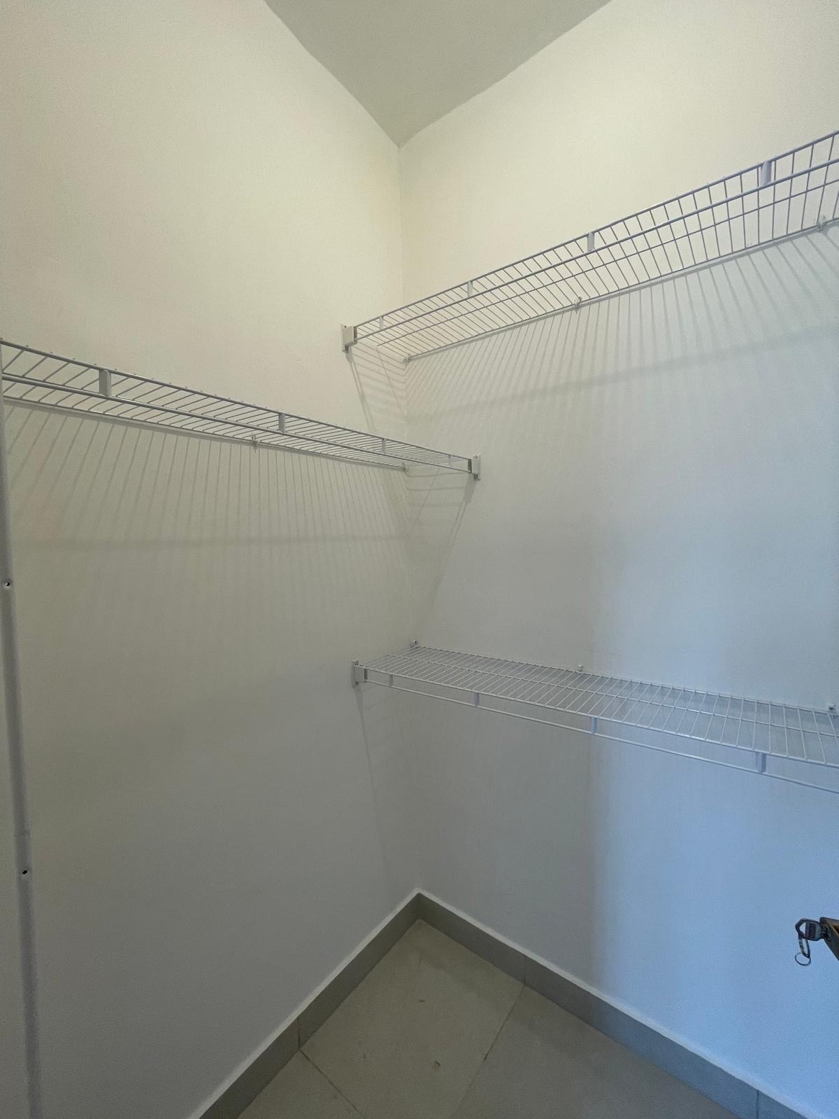 apartamentos - Apartamento en alquiler de tres habitaciones con línea blanca en Mirador Sur DN 8