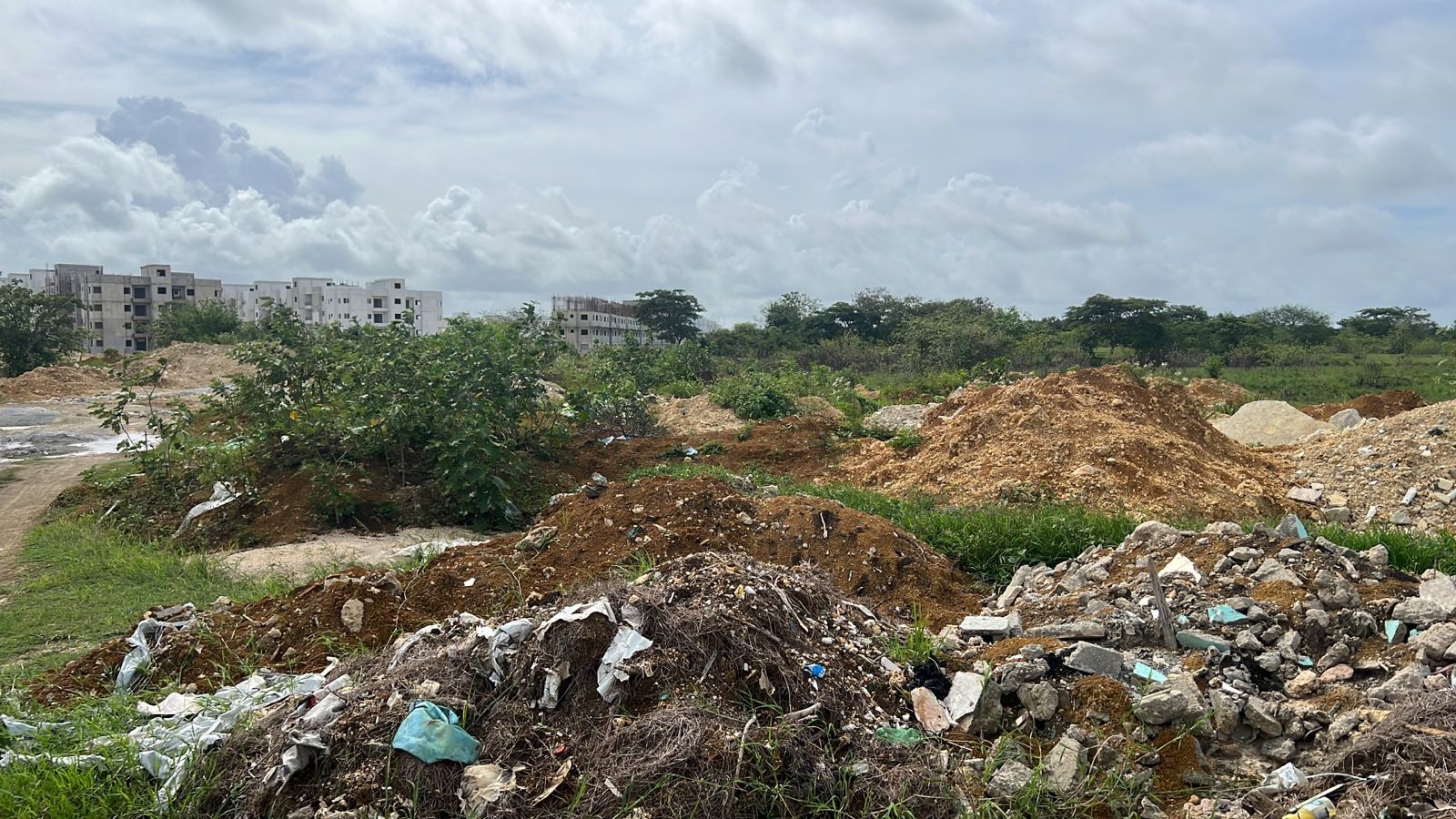 solares y terrenos - Solar en San Luis Santo Domingo Este de 13886 metros se Acepta permuta 5
