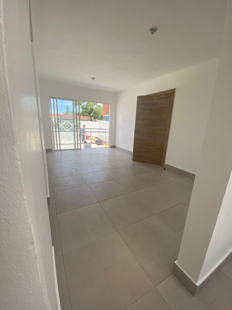 apartamentos - Venta de casa en la autopista de san Isidro santo  domingo 1er nivel listo 2