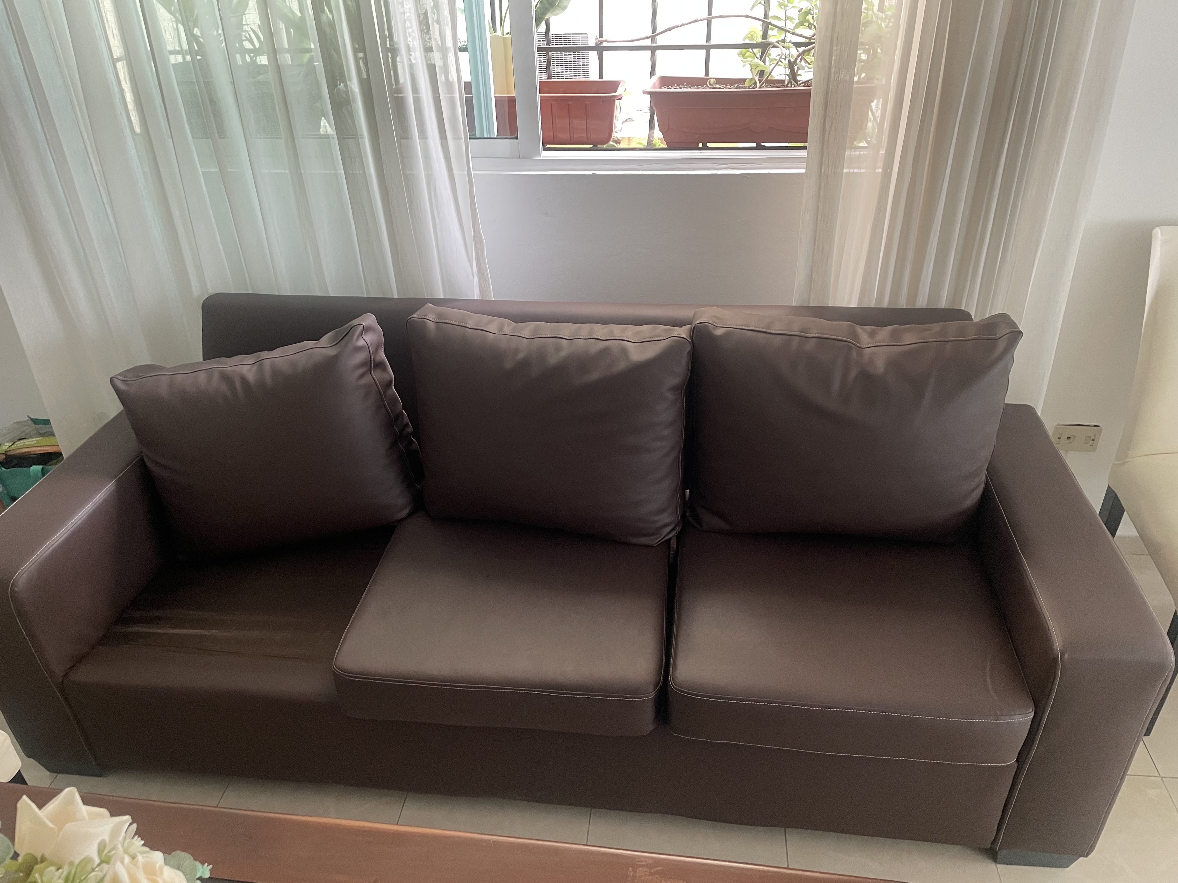 muebles y colchones - Se vende mueble en L cuero sintético  1