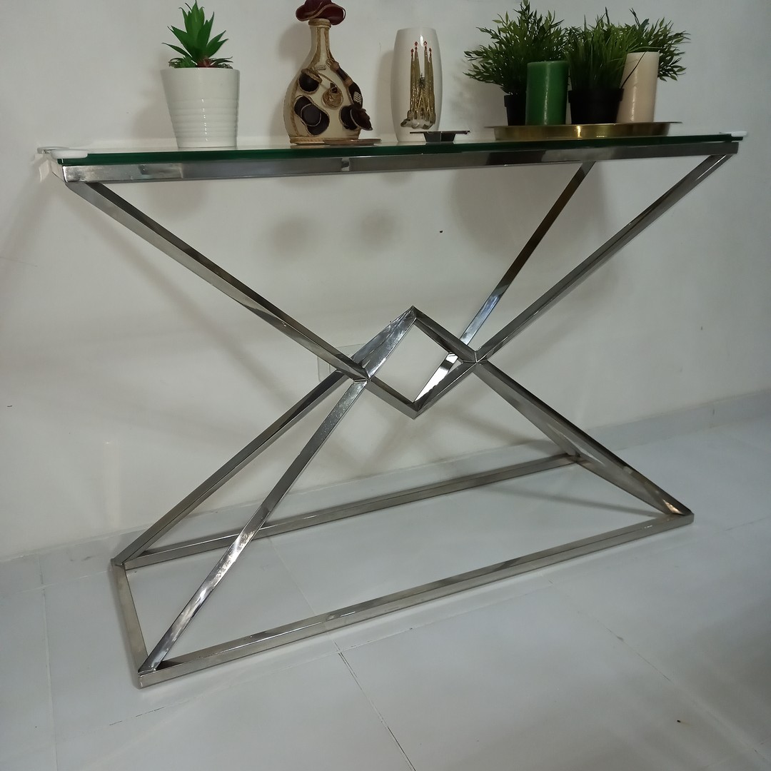 decoración y accesorios - Vendo mesa de centro y repisa plateada. 2