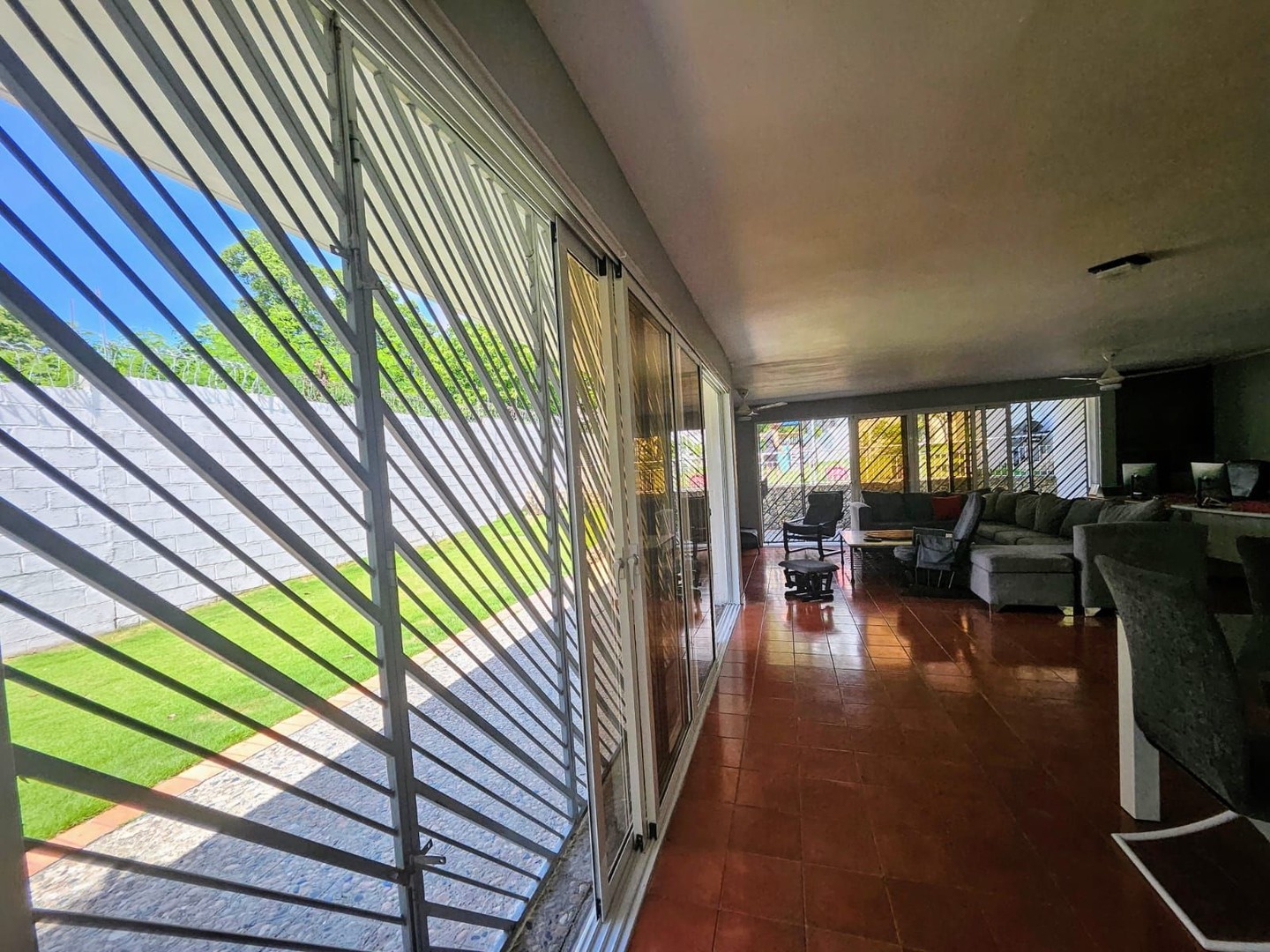 casas - Arroyo Hondo Viejo amplia casa de 4 habitaciones patio grande
 1
