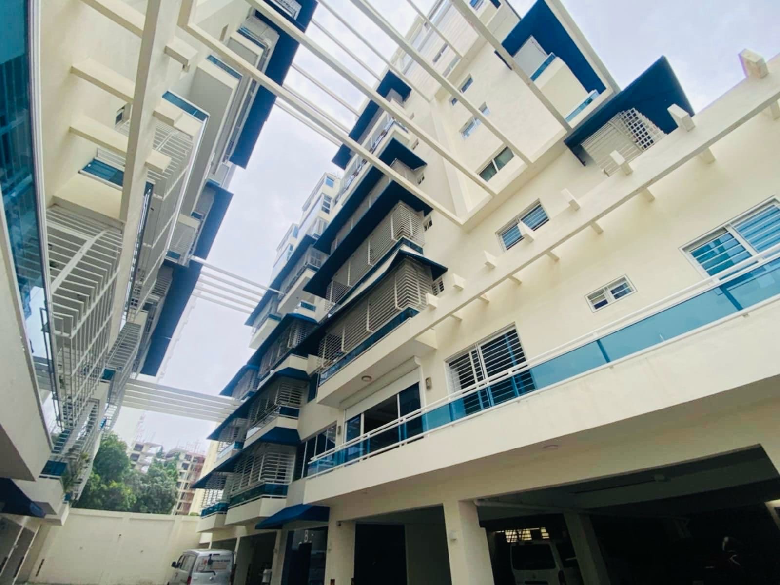 apartamentos - venta de apartamento 5to nivel en Alma rosa 1 con 166mts Santo Domingo este  2