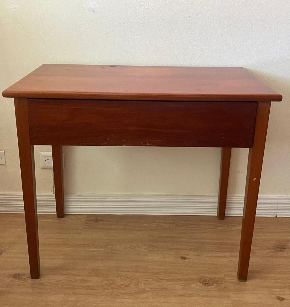 muebles y colchones - Coqueta en caoba: Ancho 36” Alto: 30” Profundidad: 17.5” NEG 0