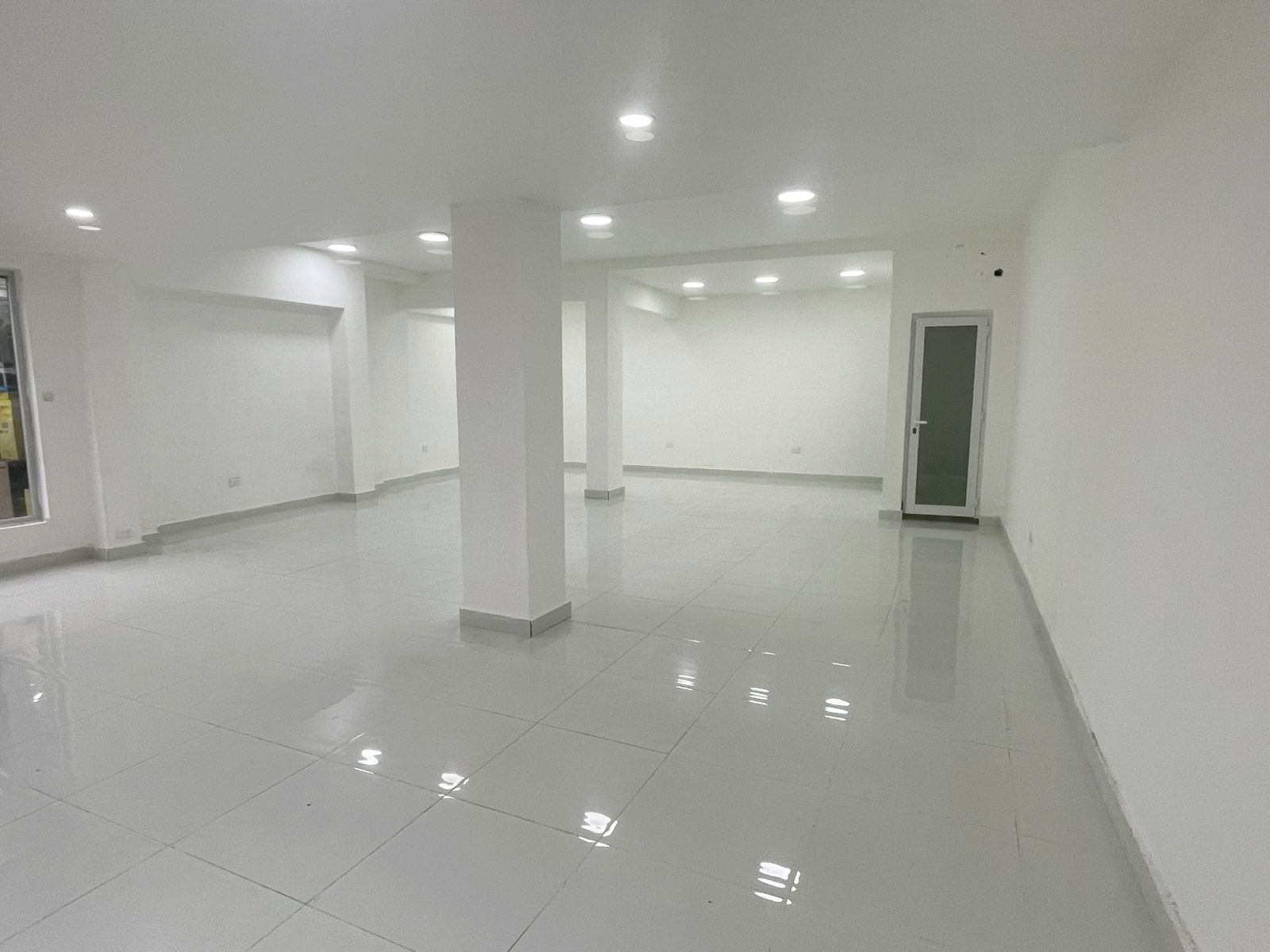 oficinas y locales comerciales - Local céntrico en Primer nivel 5