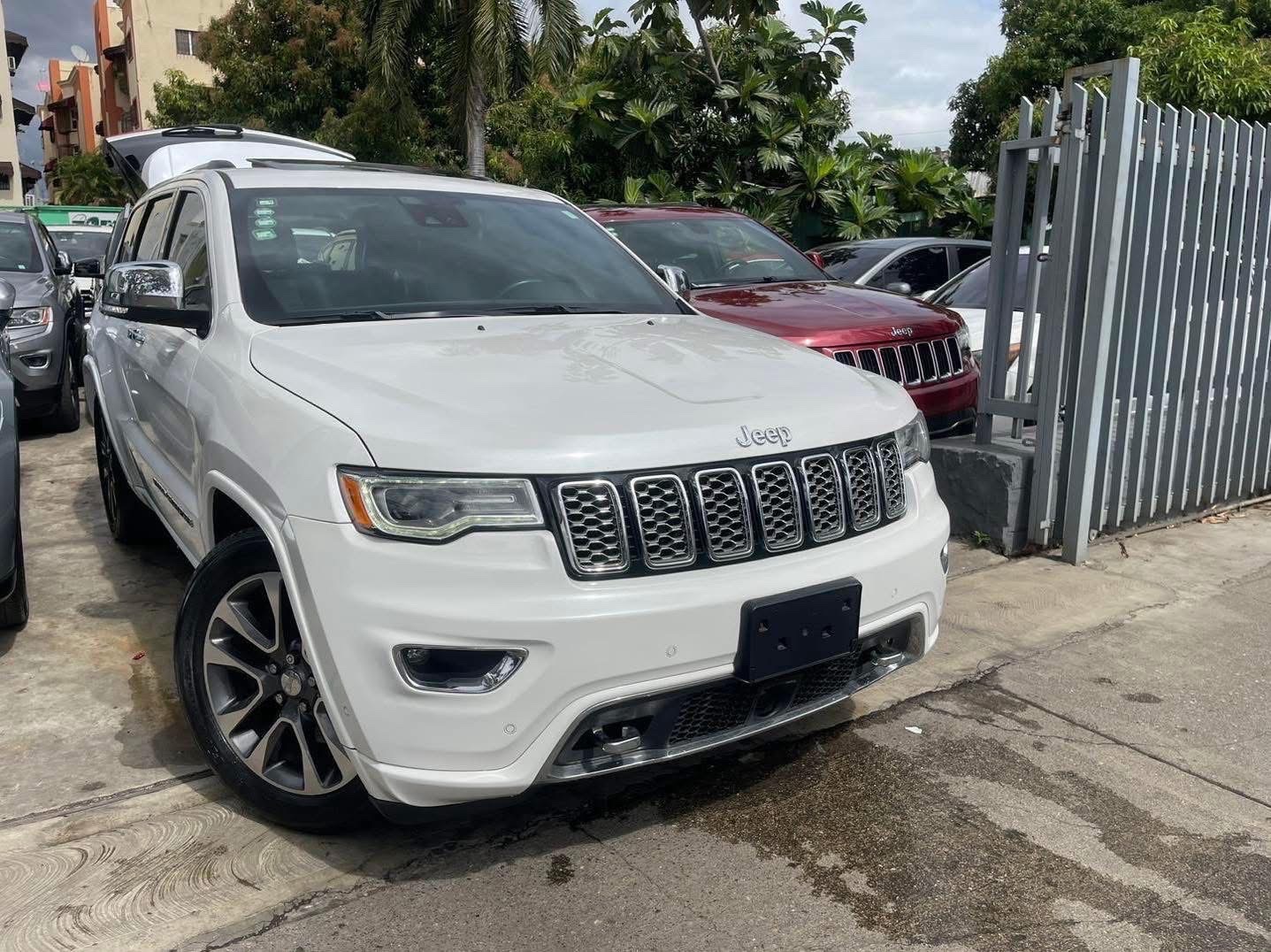 jeepetas y camionetas - JEEP GRAND CHEROKEE OVERLAND 2017 1