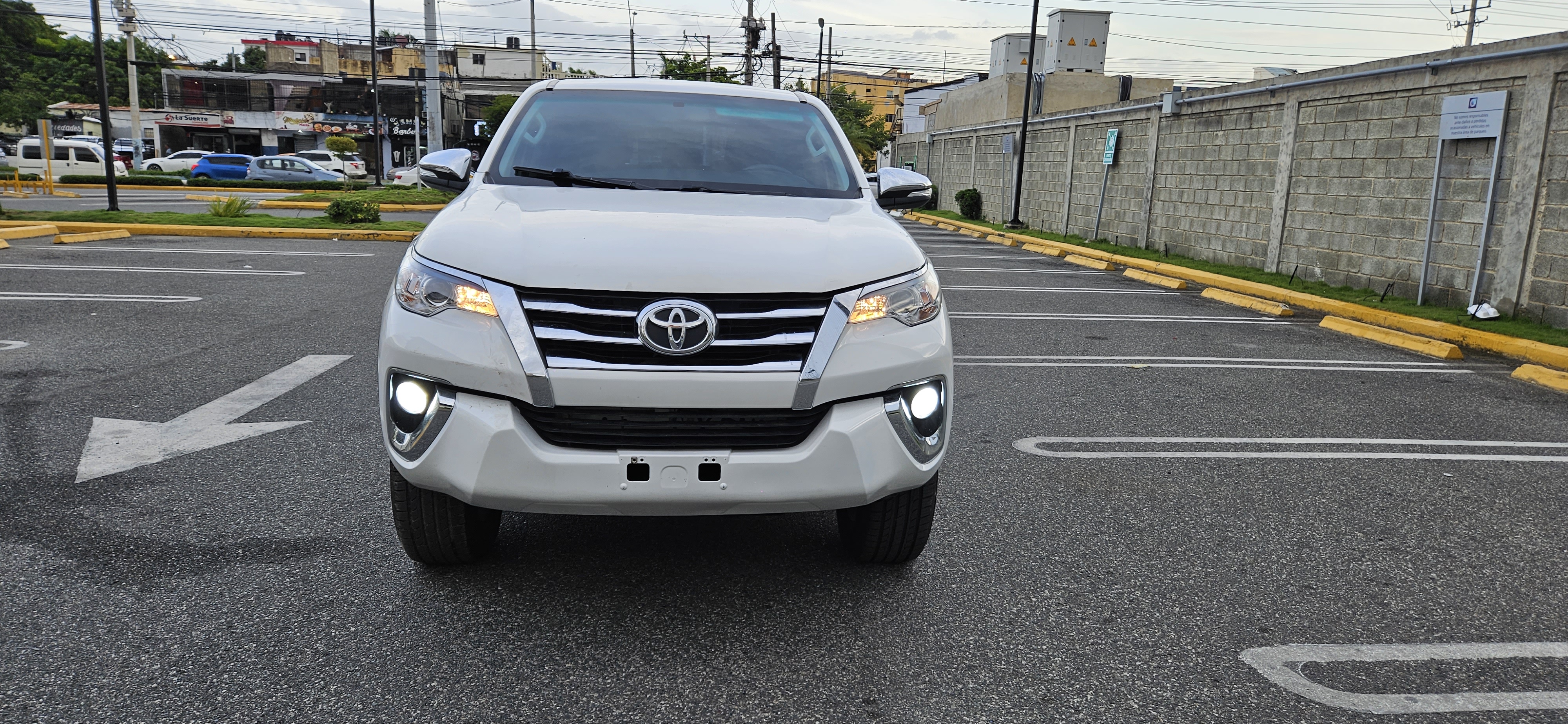 jeepetas y camionetas - Toyota fortuner 2018 3 filas 3