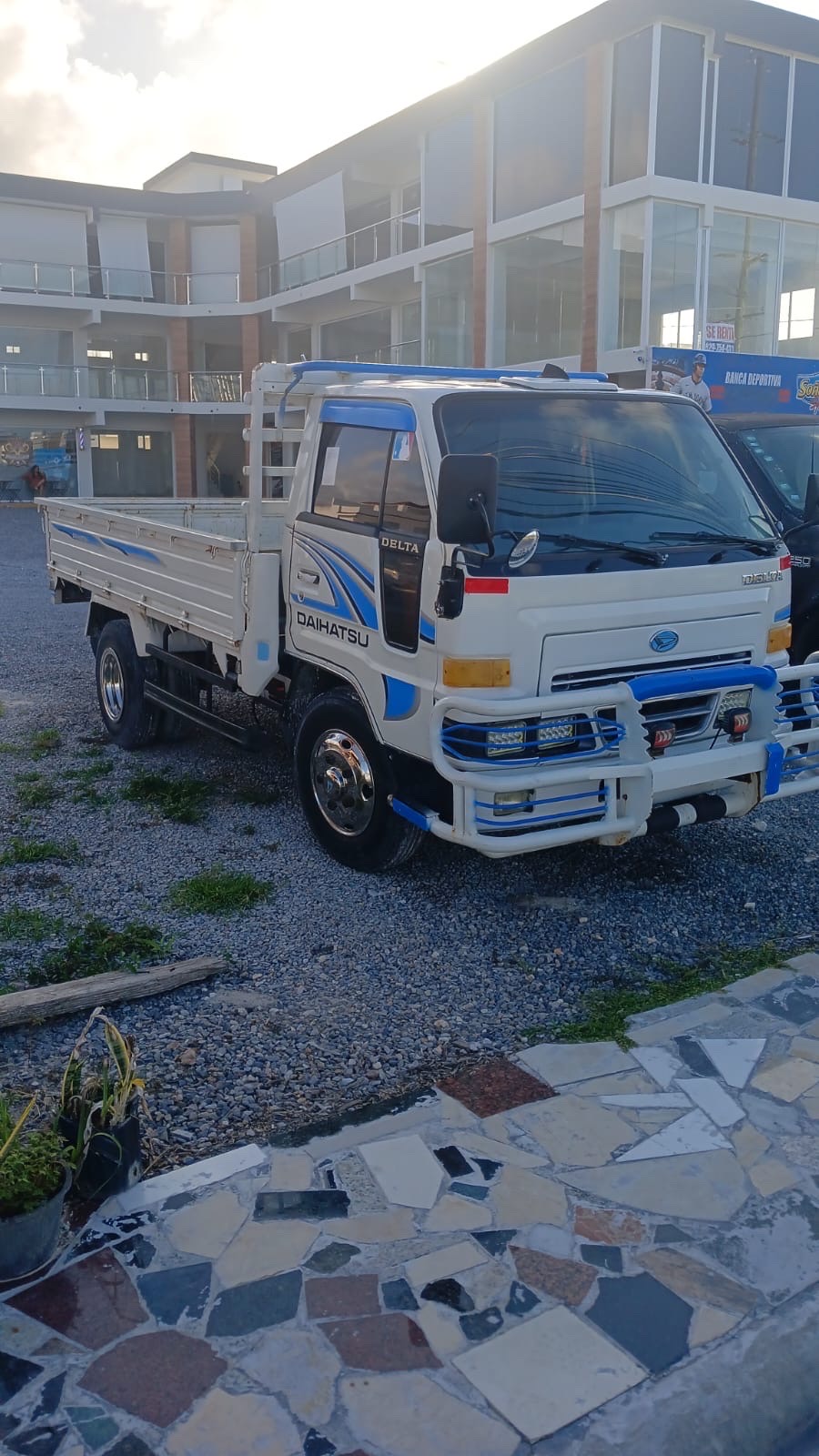 camiones y vehiculos pesados - Daihatsu Delta 2002