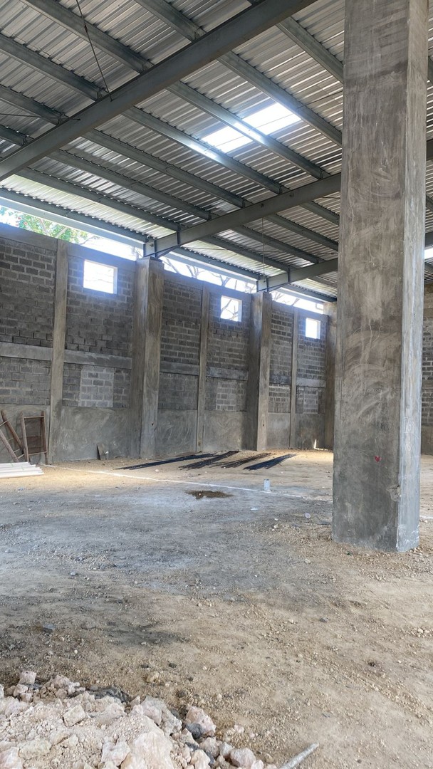 otros inmuebles - Nave con edificación de oficinas en renta en Av. Jacobo Majluta  5