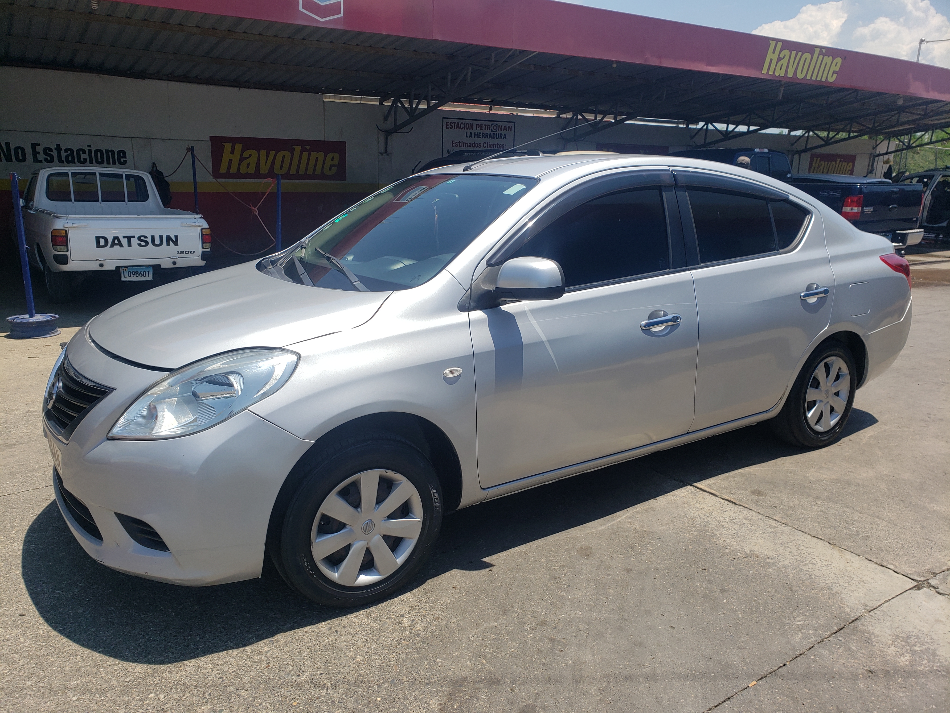 carros - Nissan latio 2014, gris 3
