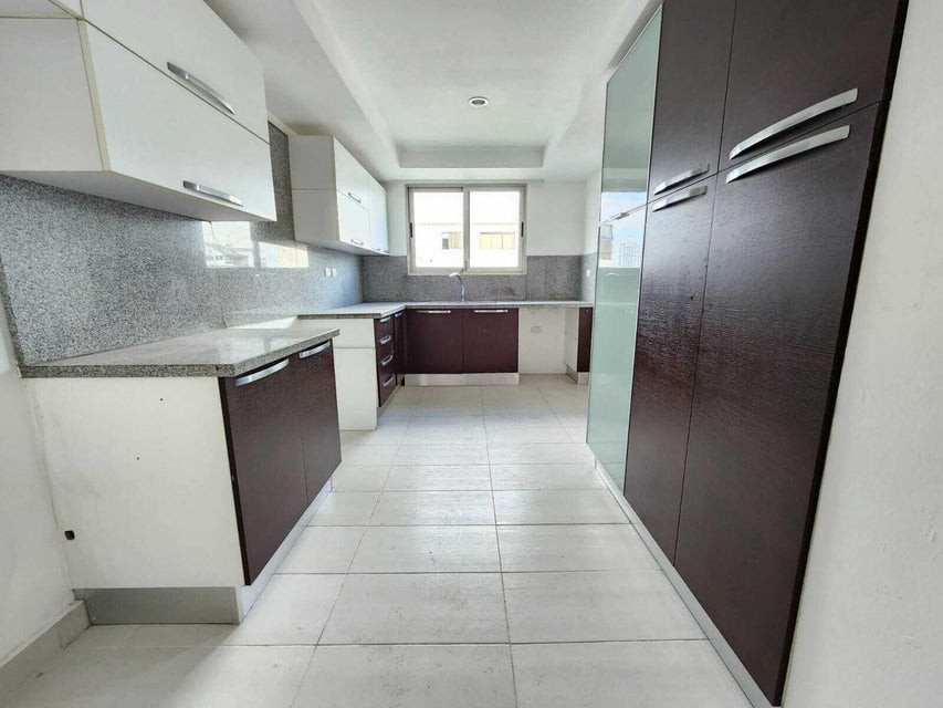 apartamentos - Apartamento en alquiler #24-1068 Evaristo Morales, balcón, piscina, gimnasio. 1