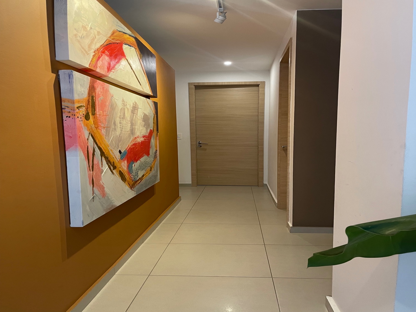 apartamentos - EVARISTO MORALES - VENDO Amueblado APTO TORRE MODERNA
8mo. Nivel
160 Mts2
 7