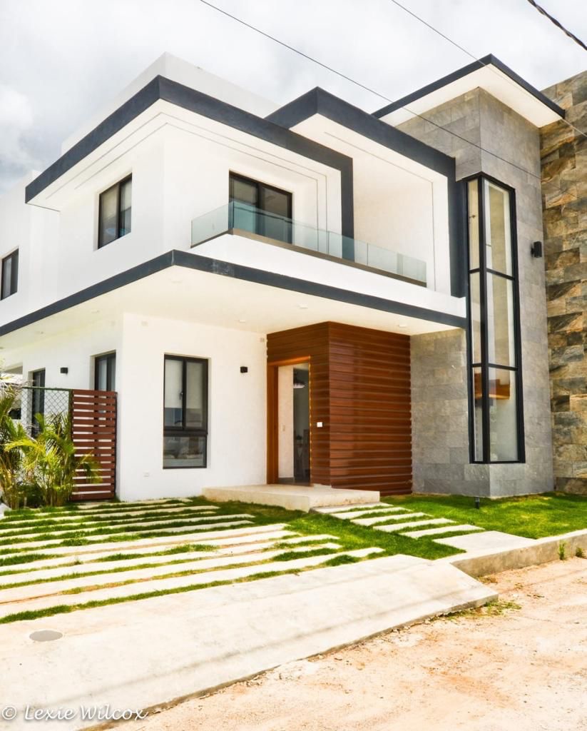 casas vacacionales y villas - Venta de Villa de lujo con piscina en brisas de punta cana zona turística  1