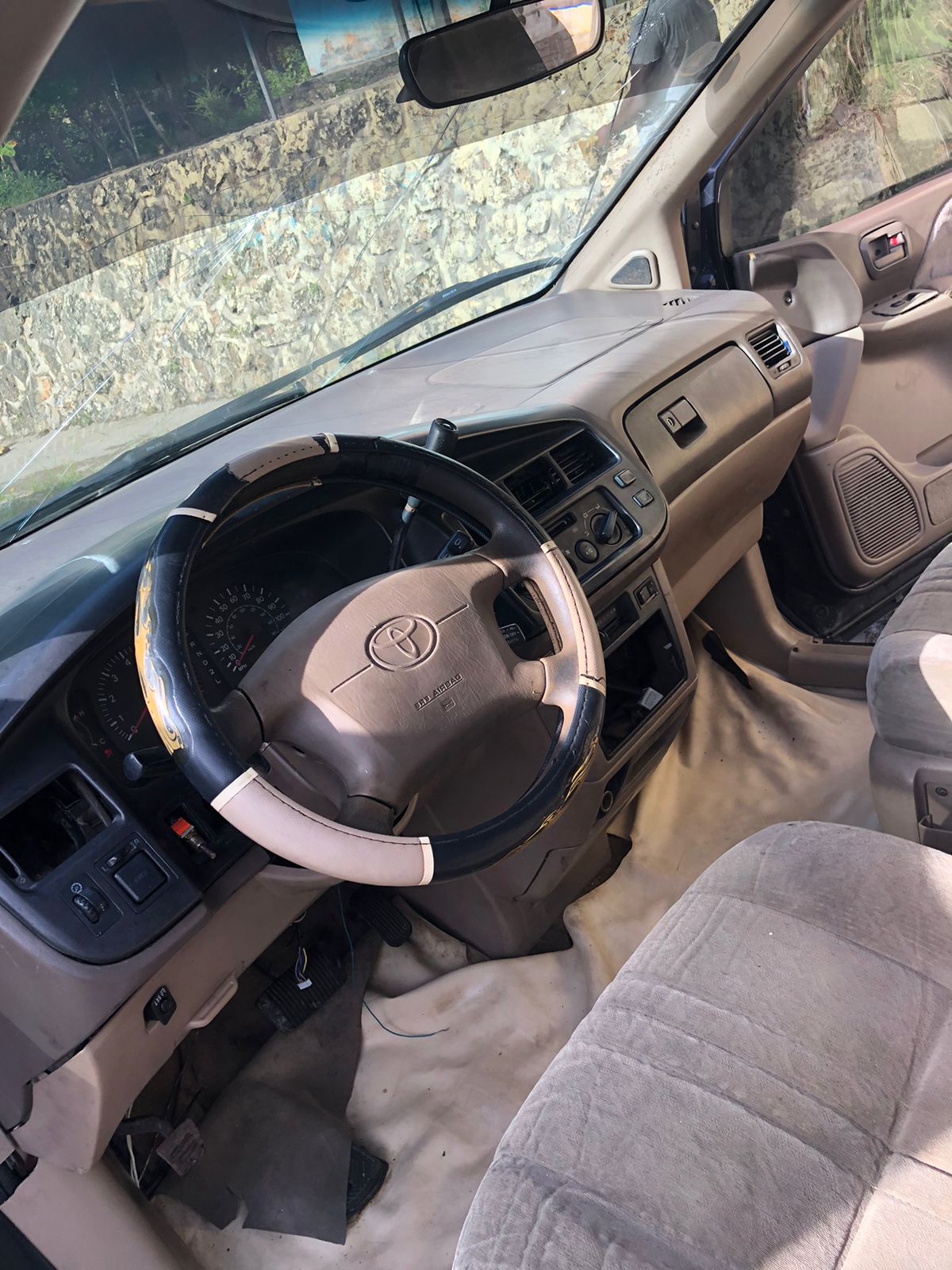 carros - SE VENDE TOYOTA  SIENNA 98 0