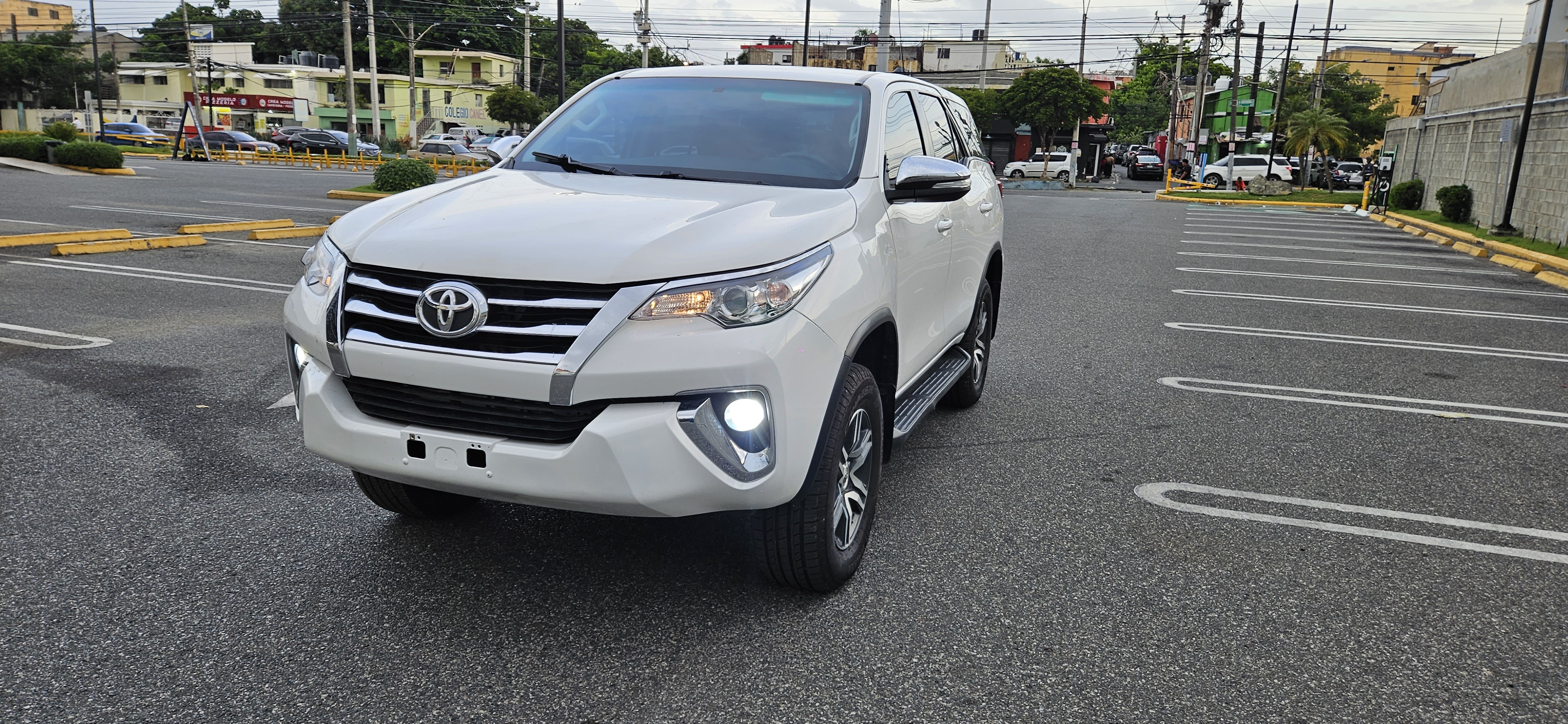 jeepetas y camionetas - Toyota fortuner 2018 3 filas 4
