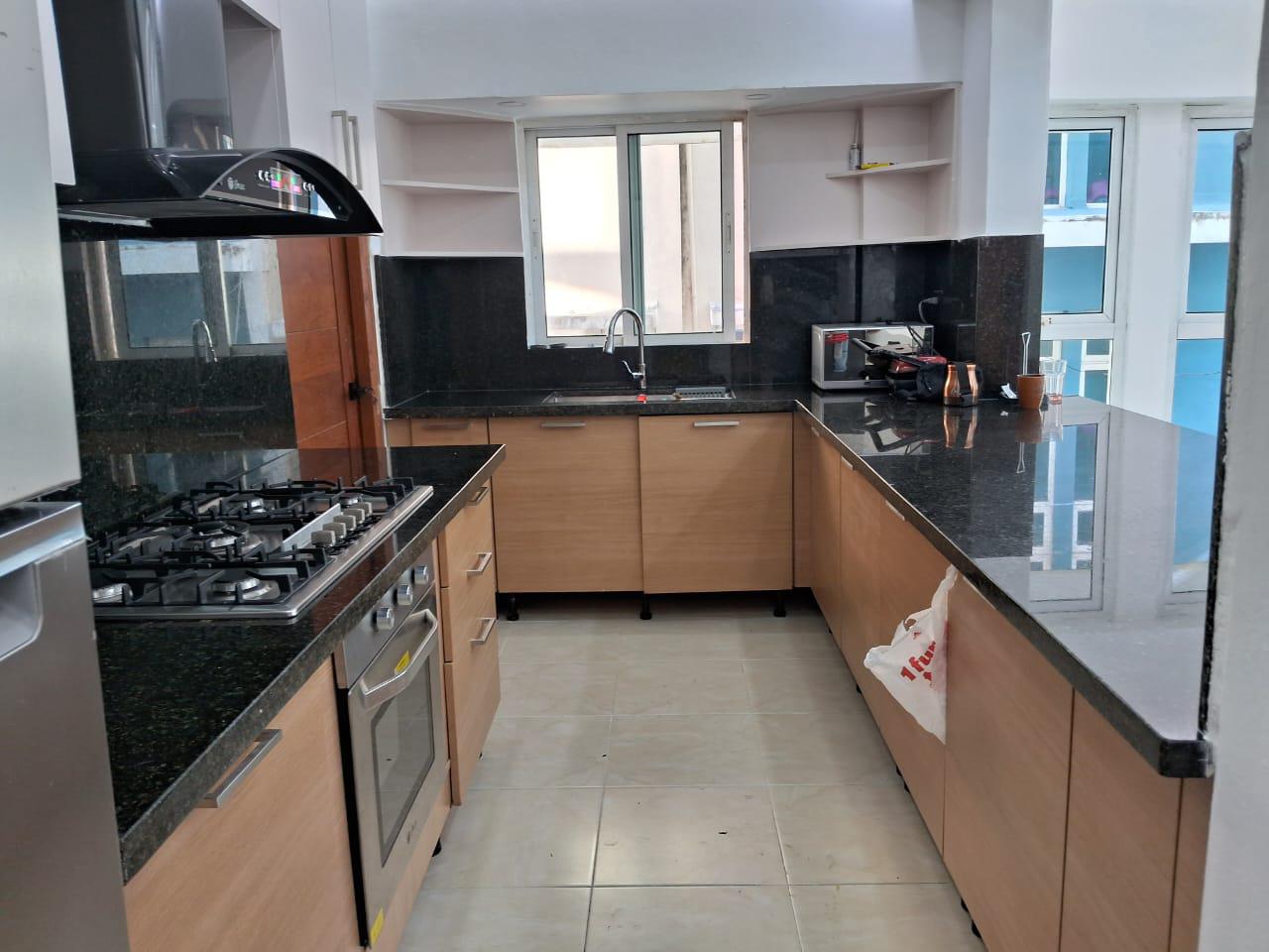 apartamentos - En venta apartamento remodelado de 3 habitaciones y Estar en Serralles DN 8