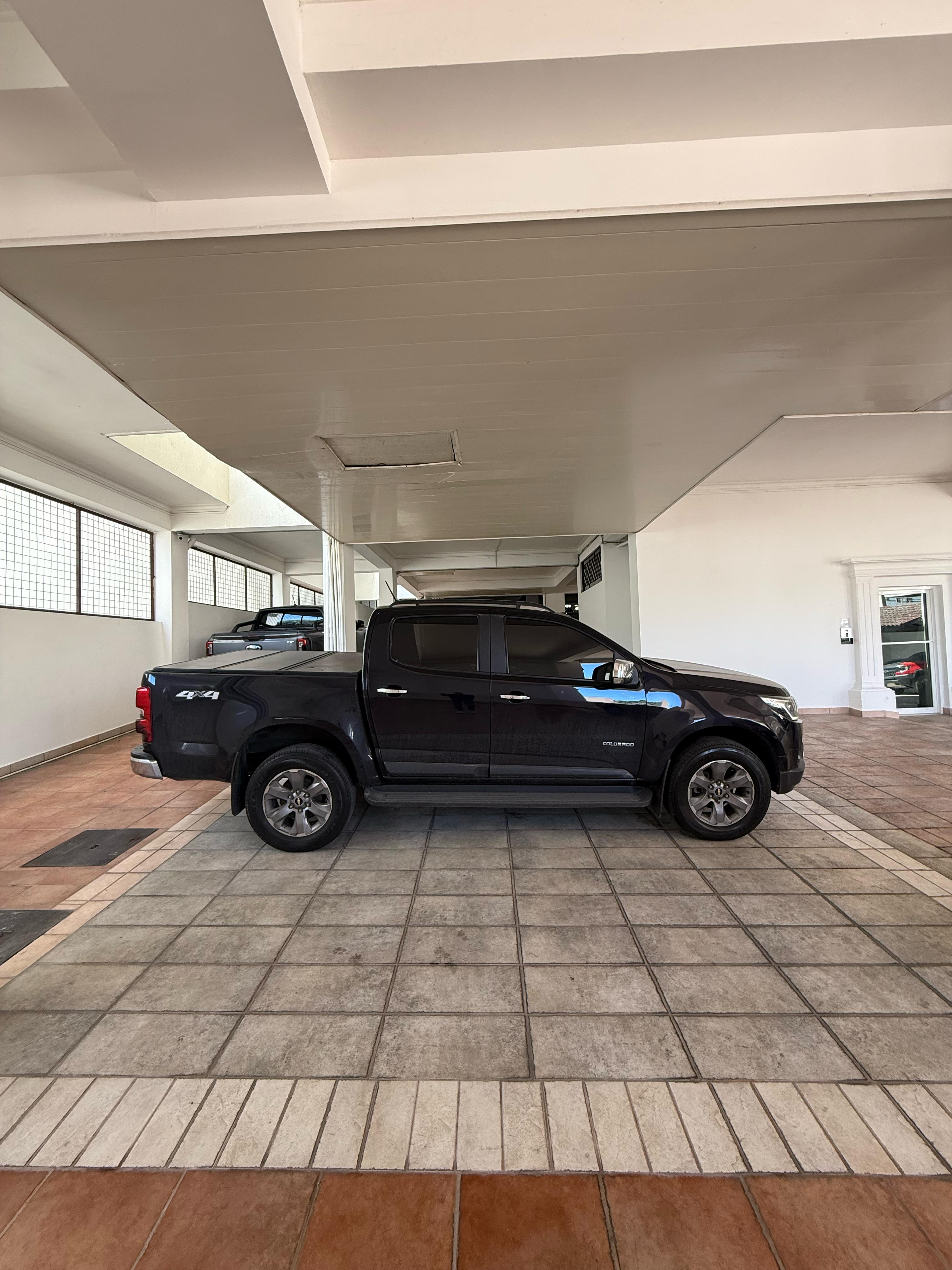 jeepetas y camionetas - chevolet colorado 2022 3