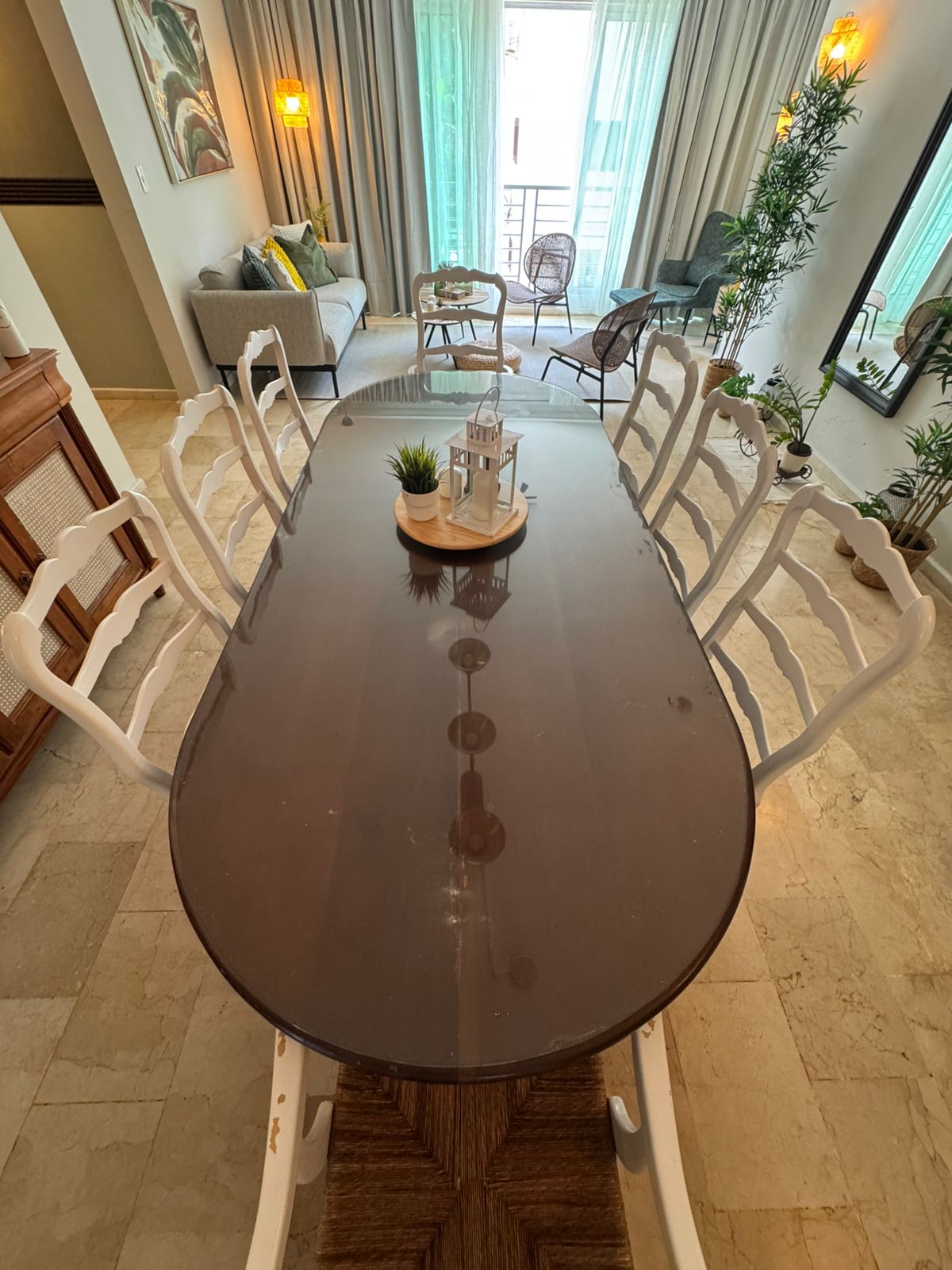 muebles y colchones - Comedor ovalado en caoba con tope de cristal. Con 10 sillas en caoba y pajilla. 0