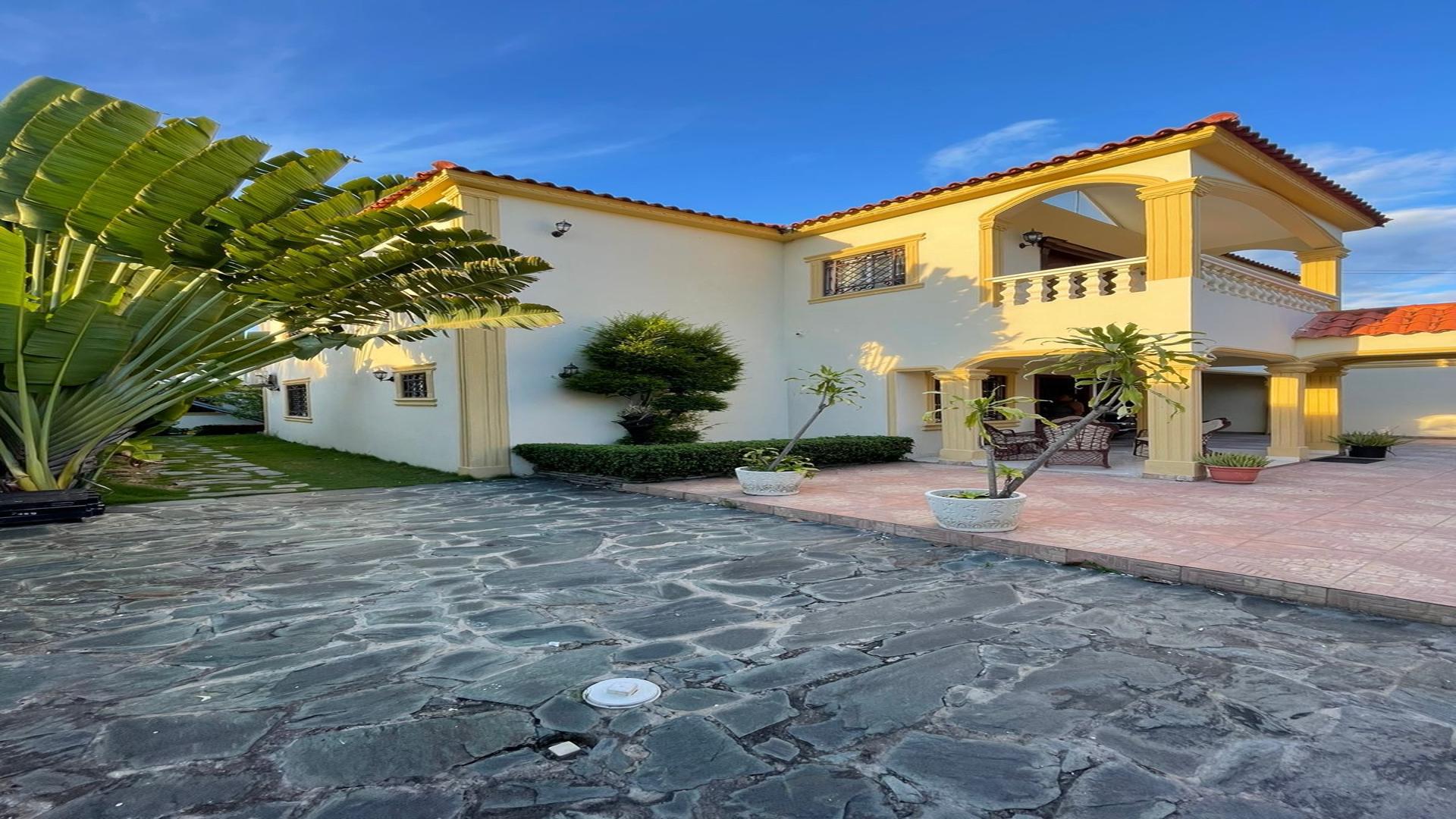 casas - Maravillosa casa en Santo Domingo este 0