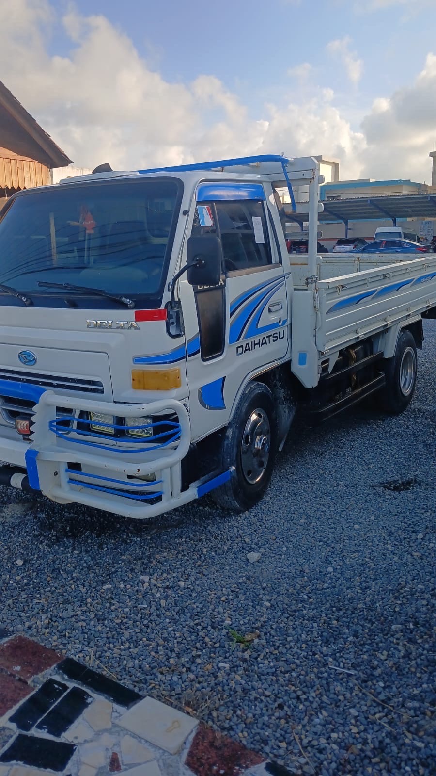 camiones y vehiculos pesados - Daihatsu Delta 2002 1