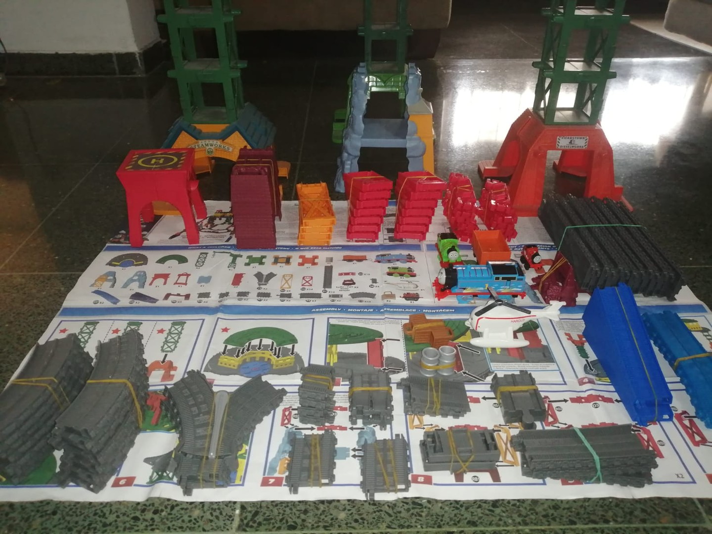juguetes - Juguete Super Estación Thomas el Tren & Amigos. Como Nuevo!! 2
