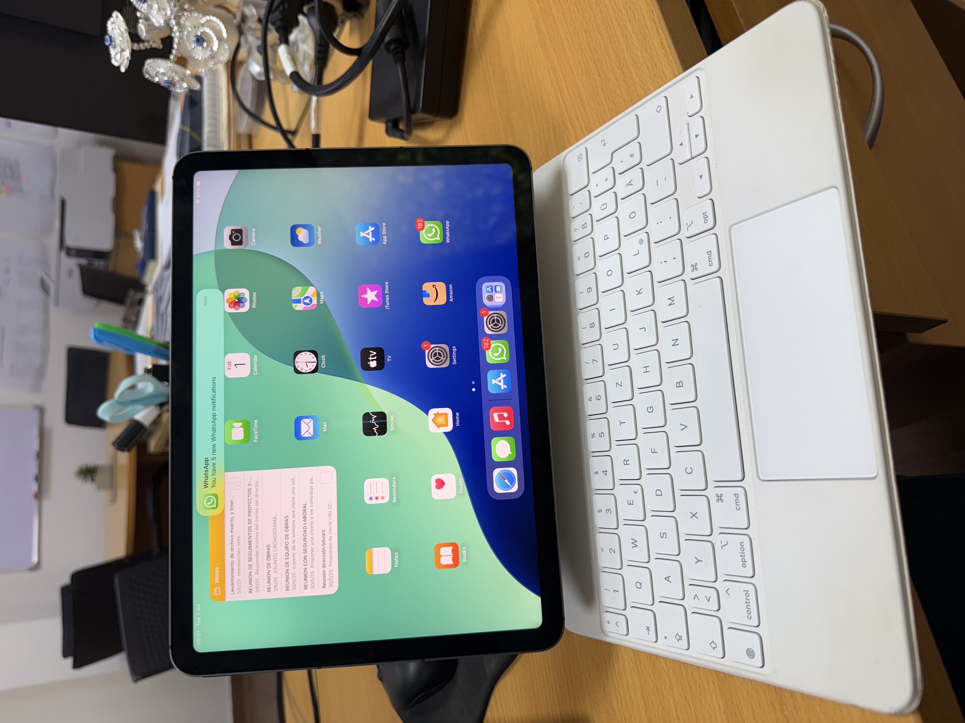 celulares y tabletas - VENDO IPAD AIR 5ta generación + teclado OEM!! 1