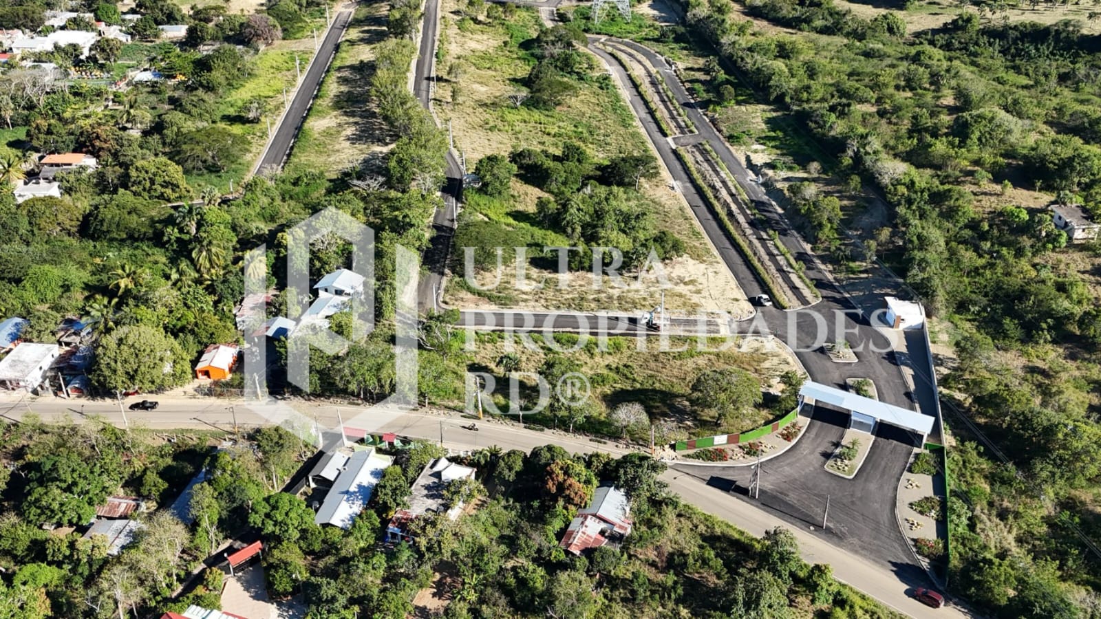 solares y terrenos - SOLAR EN VENTA. RESIDENCIAL CERRADO LAS CHARCAS.