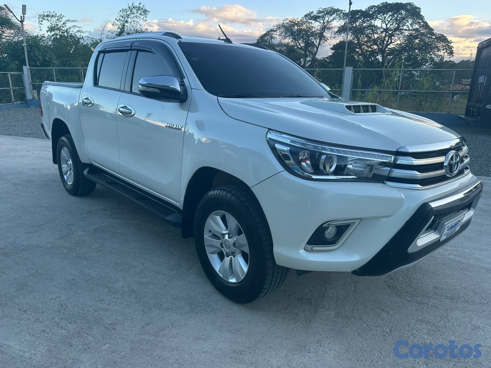 jeepetas y camionetas - Toyota hilux srv 2018  2