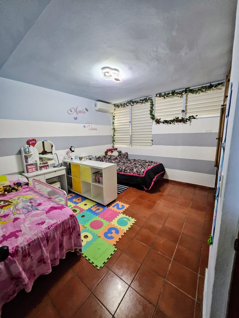 casas - Arroyo Hondo Viejo amplia casa de 4 habitaciones patio grande
 4