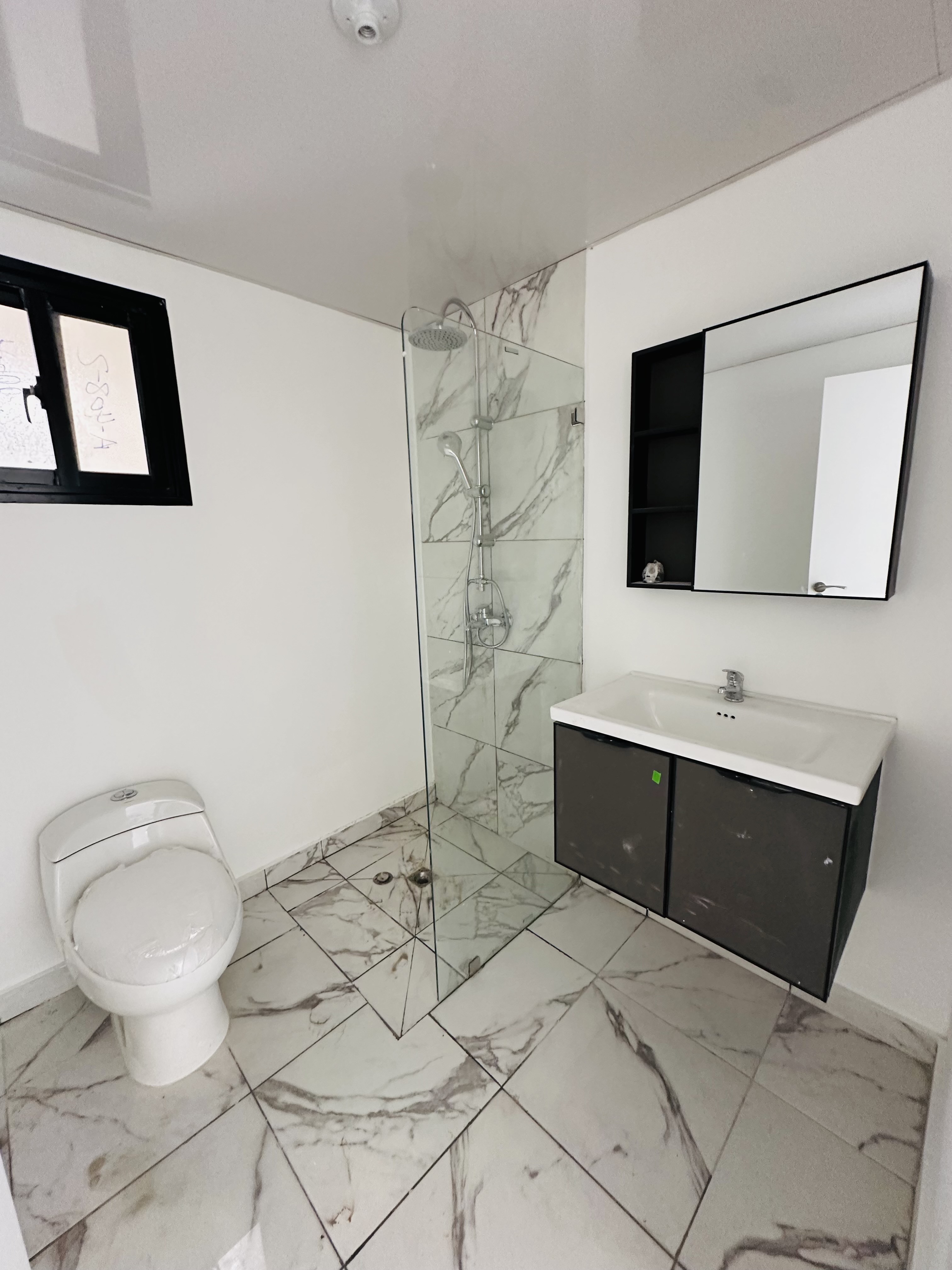 apartamentos - 🚨DE OPORTUNIDAD🚨 
Se vende apto de 1H en la Domingo maíz listo para la entrega 4