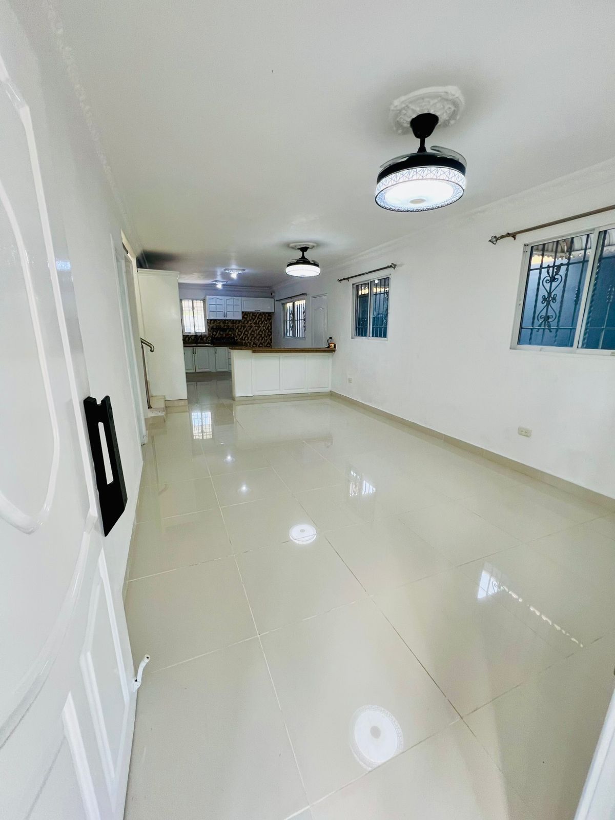 casas - VENDO CASA DE 2 NIVEL, DE OPORTUNIDAD Y POR DEBAJO 8