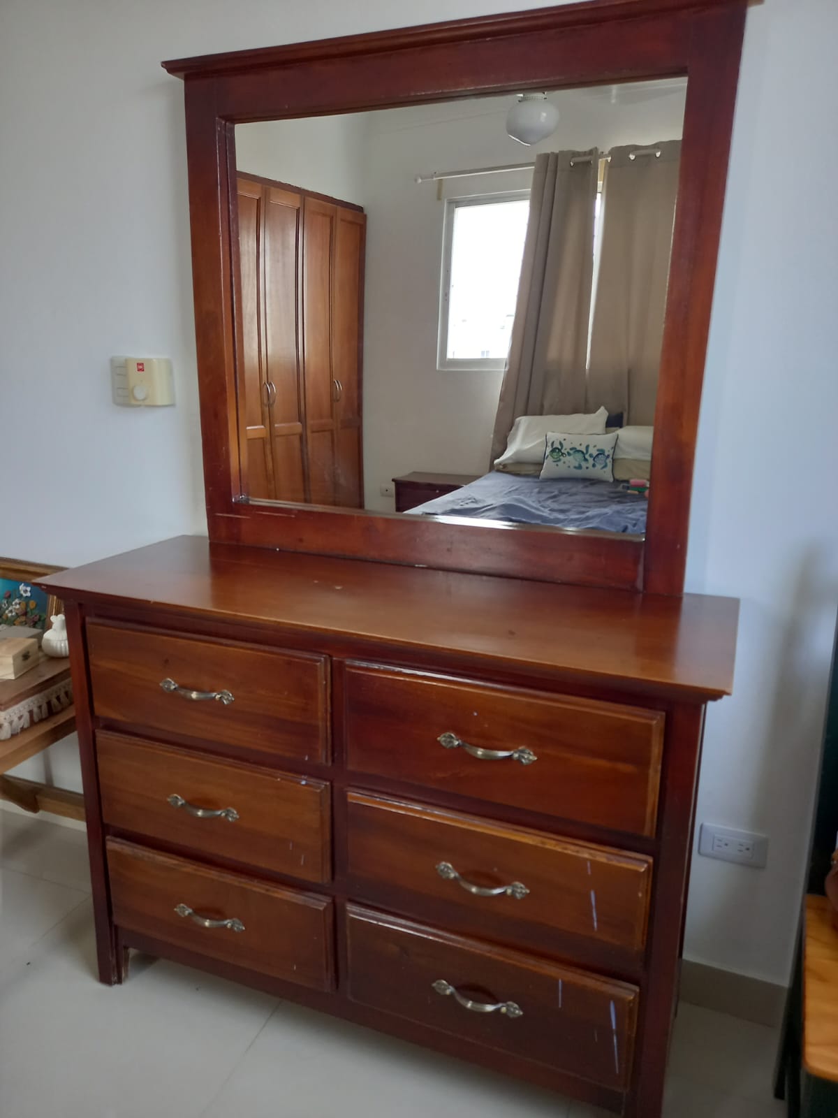 muebles y colchones - Vendo gavetero y mesitas de noche 0