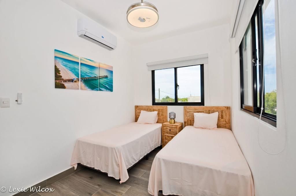 casas vacacionales y villas - Venta de Villa de lujo con piscina en brisas de punta cana zona turística  3