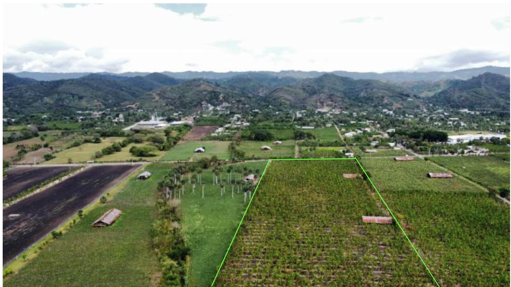 solares y terrenos - 22,000 METROS A 25 MINUTOS DEL AEROPUERTO CIBAO 2